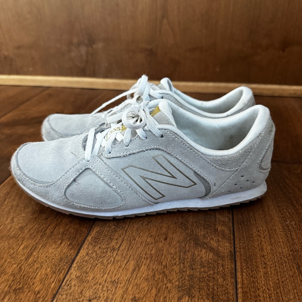 Women’s New Balance 555 size 8